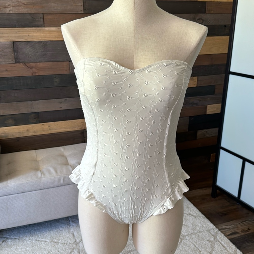 Ruffle Floral White Women’s Swimsuit Strapless Gianni Bini